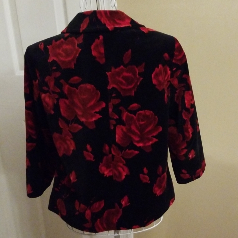 Pretty black velvet blazer with roses - Picture 6 of 8